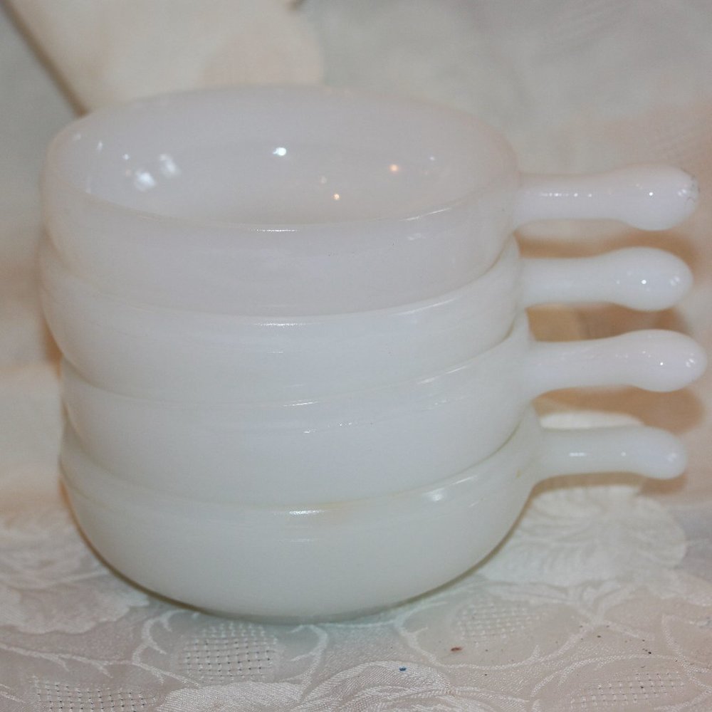 Set of 4 VTG Milk Glass Handled Soup Bowls Lug Han